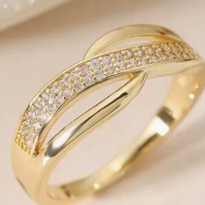 Bague dorée incrustée zirconium T 10