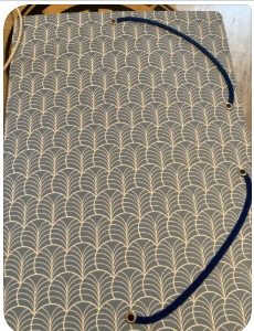 Chemise à rabat en carton bleu avec motifs
