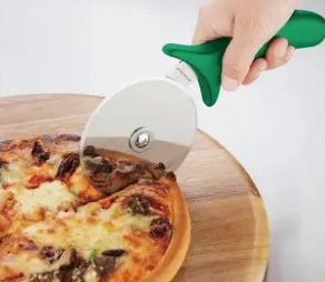 Roulette à pizza rouge
