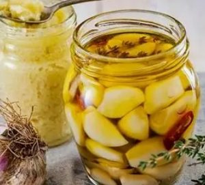 Ail mariné à l'huile de tournesol 285g