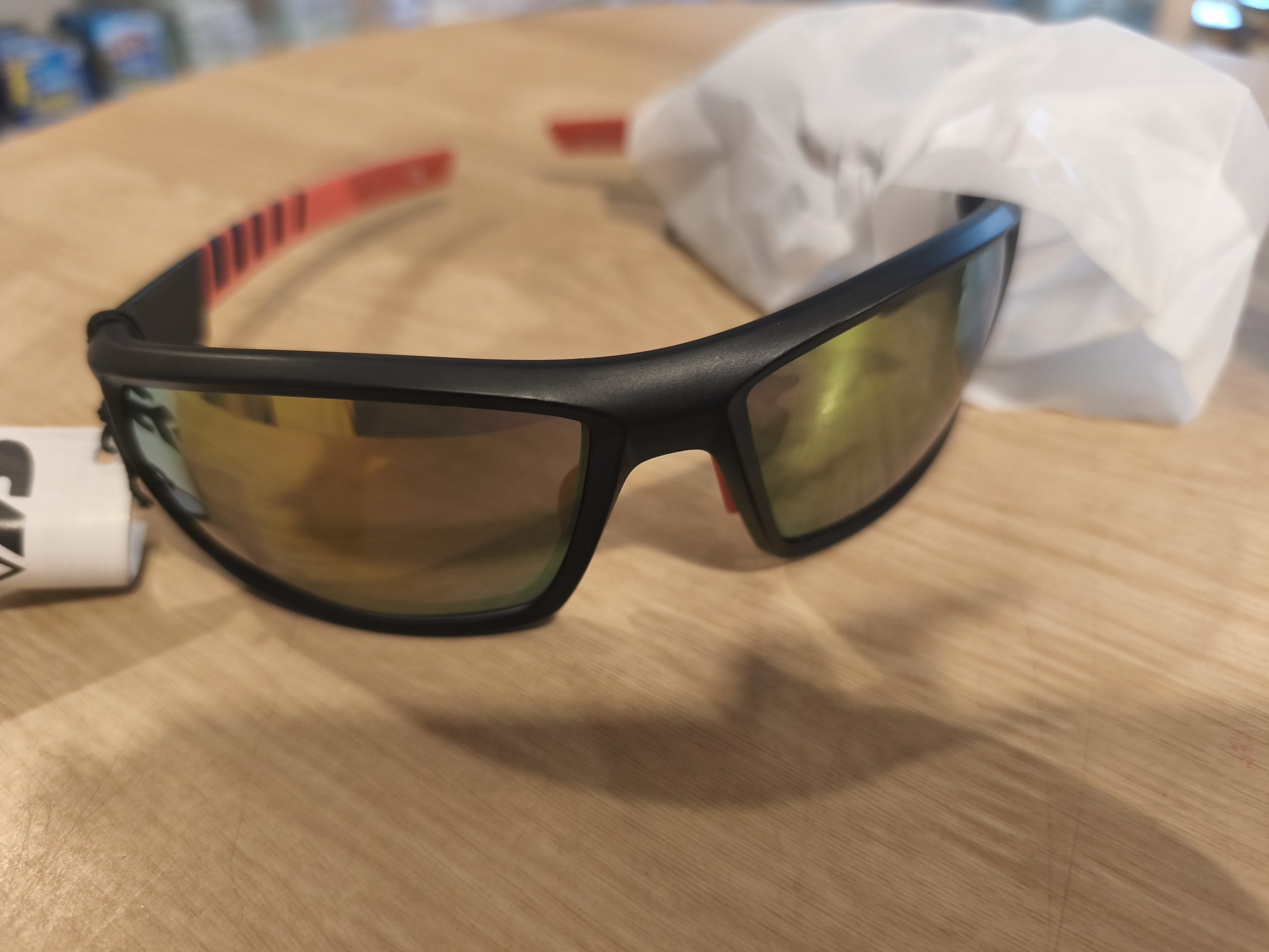 Lunette de soleil 101 rouge