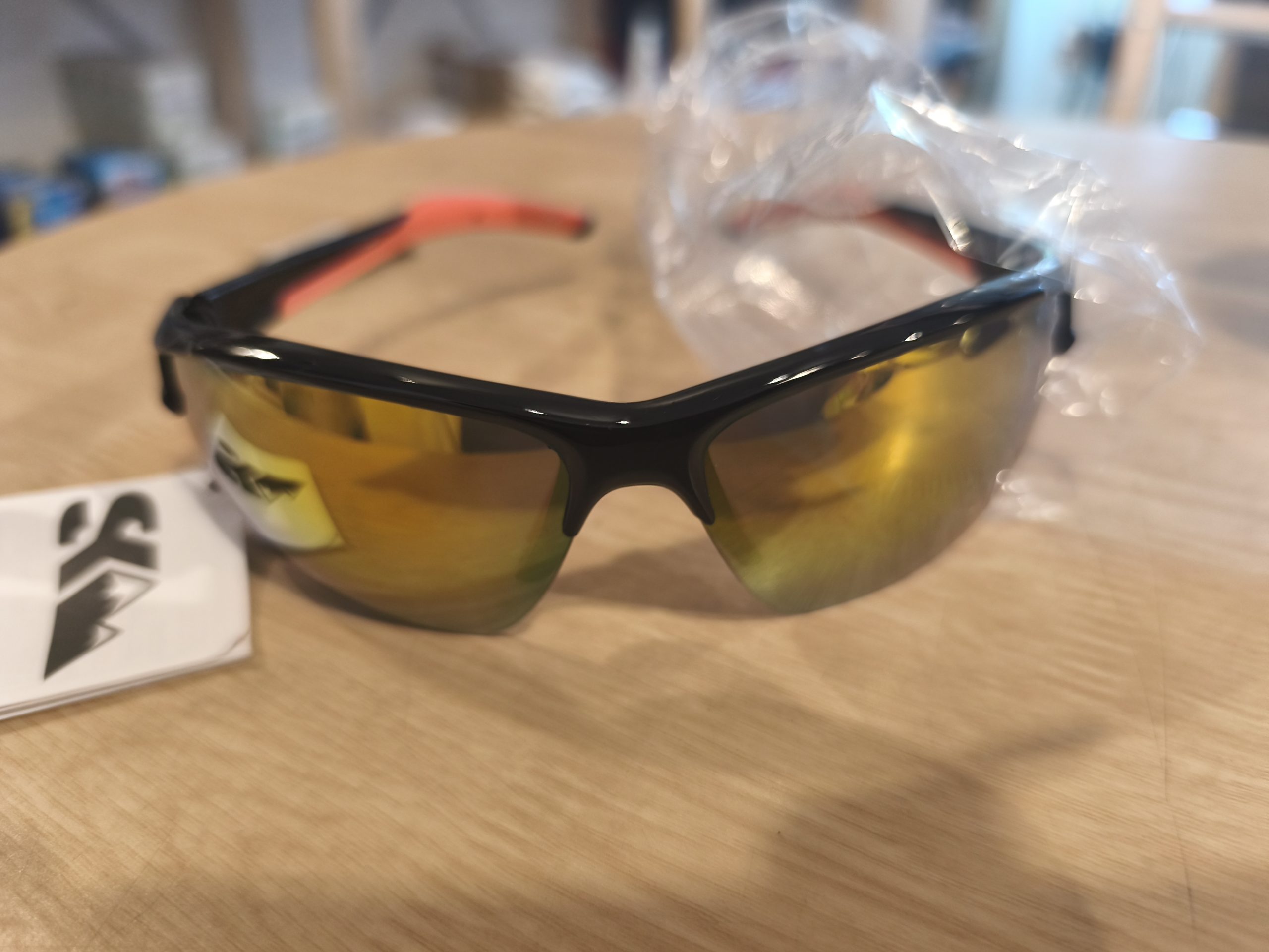 Lunette de soleil 105 rouge